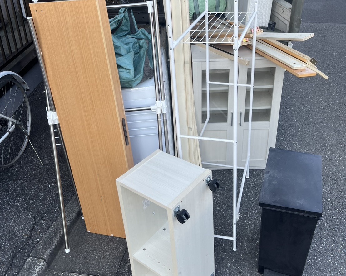 福岡市東区の回収実績：箱崎の戸建てで、台所と居室に残った家財をまとめて撤去