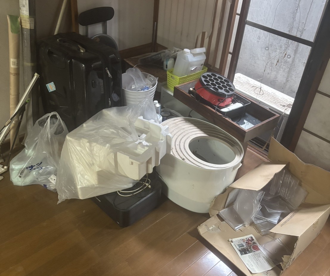 東区香椎での不用品回収事例｜スーツケース・事務椅子・収納ケース・調理家電